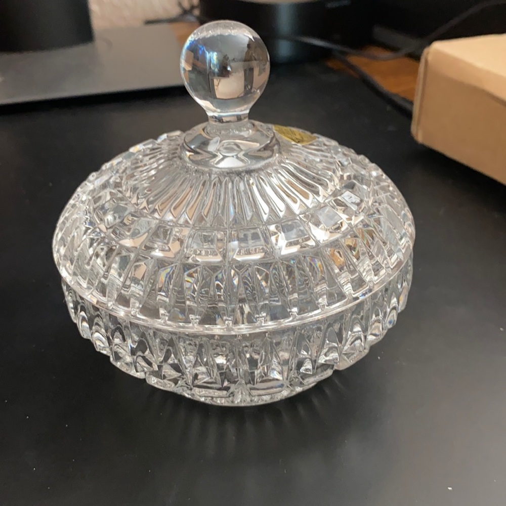 Vintage d’Adriana crystal trinket box